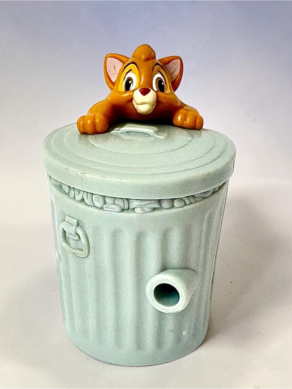 1996 Disney Oliver & Company Burger King Toy Trash Can Viewer Oliver Collectible